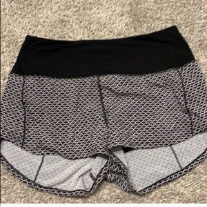 Lululemon size 6 short